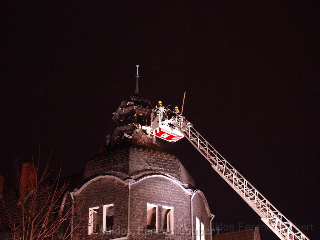 Feuer 3 Dachstuhlbrand Koeln Muelheim Gluecksburgstr P233.JPG